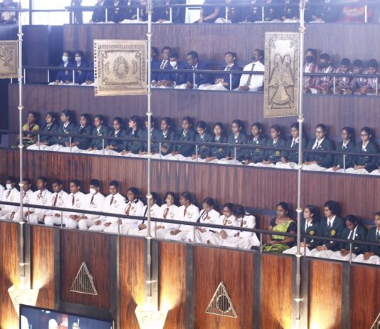 Nearly five hundred persons representing youth and school children present at the budget presentation.