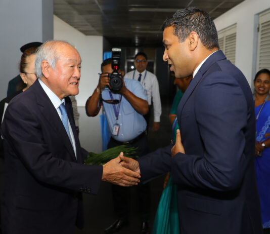 State Minister Tennakoon receives Japanese Finance Minister at BIA